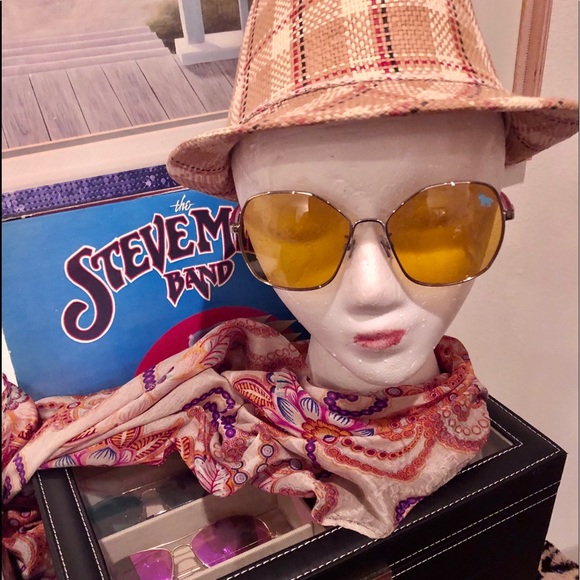 Meet your Posher, Posh - Picture 2 of 2